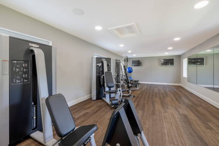 Apartments For Rent In Wilmington Village at Fox Point Features